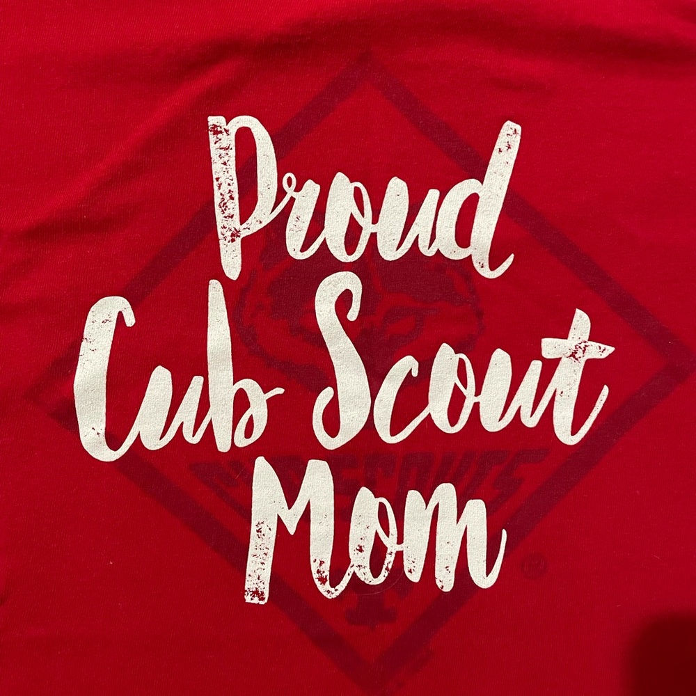 PROUD CUB SCOUT MOM TEE. Adult M. New!